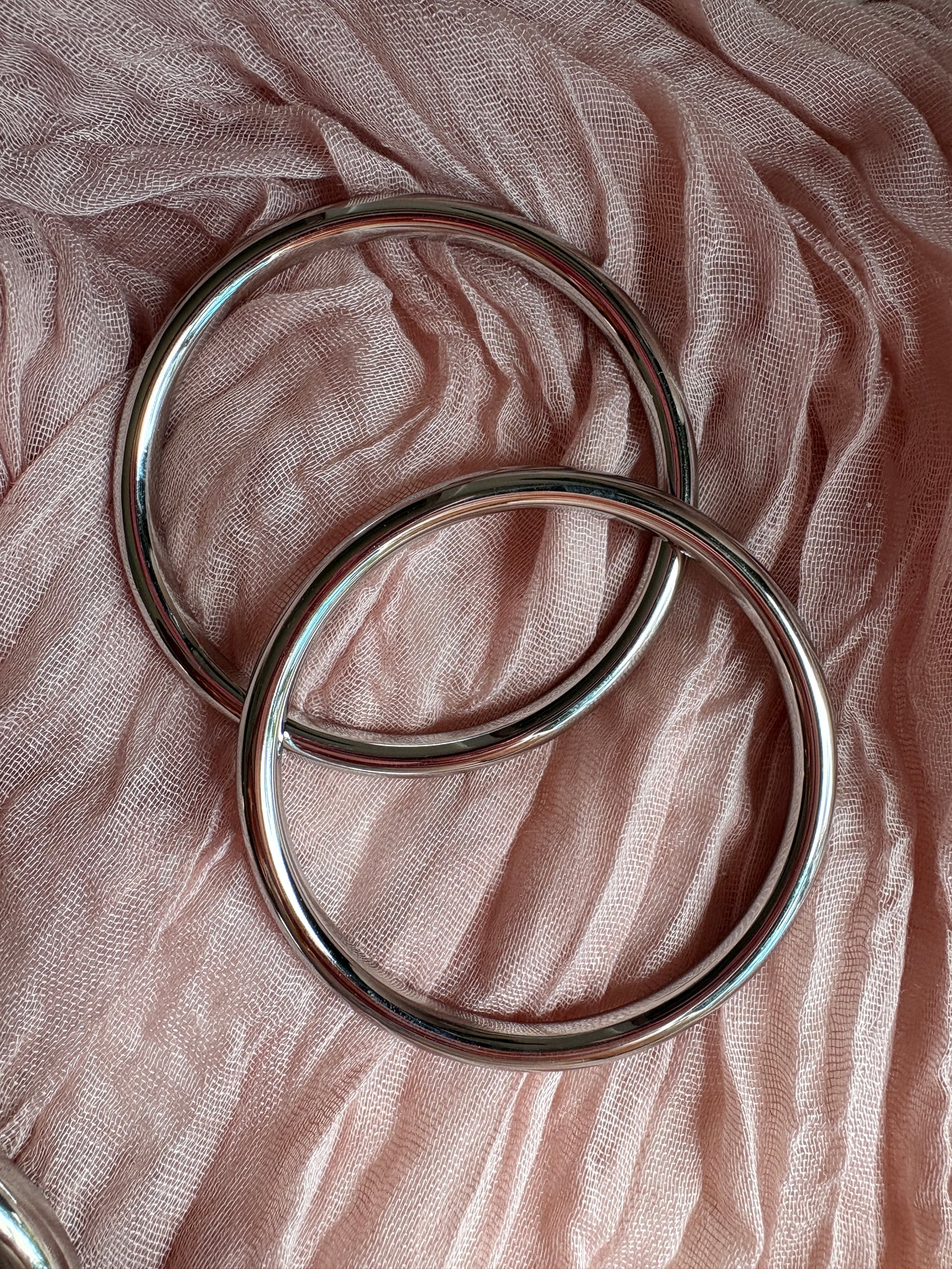 Stainless steel smooth bangles 6mm - Sky’s Gem Box