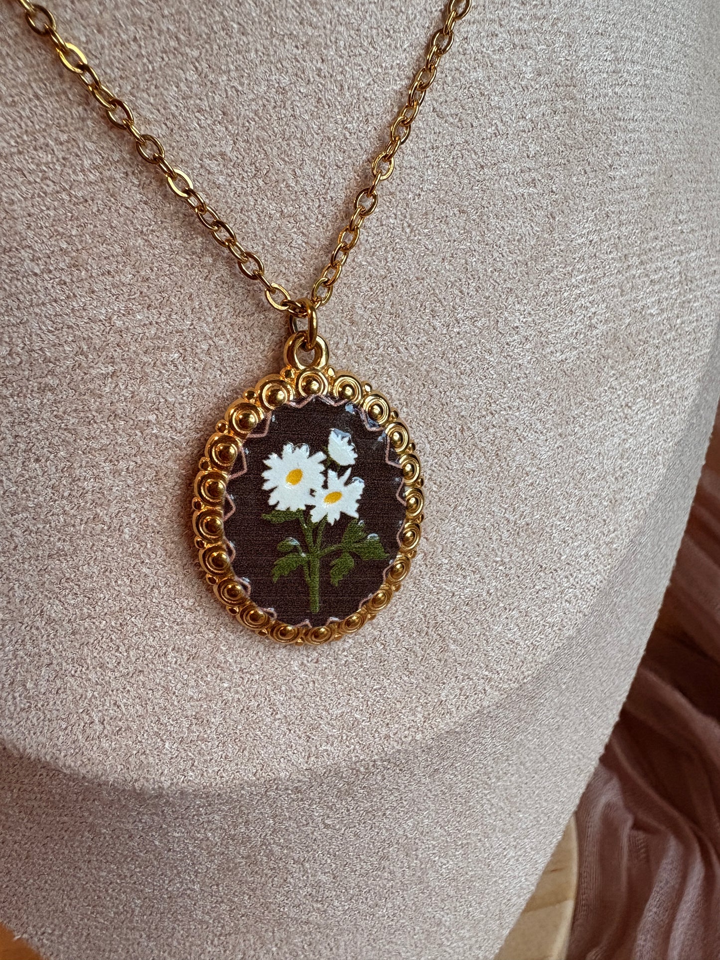 Golden Daisy Necklace - Sky’s Gem Box