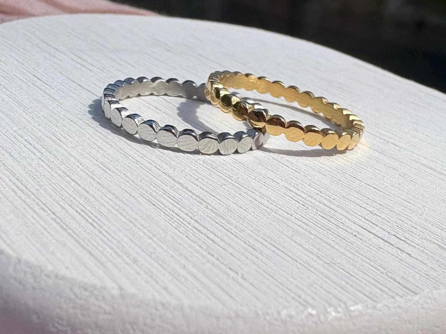 Flat circle stackable rings
