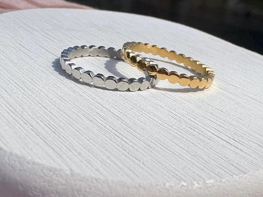 Flat circle stackable rings