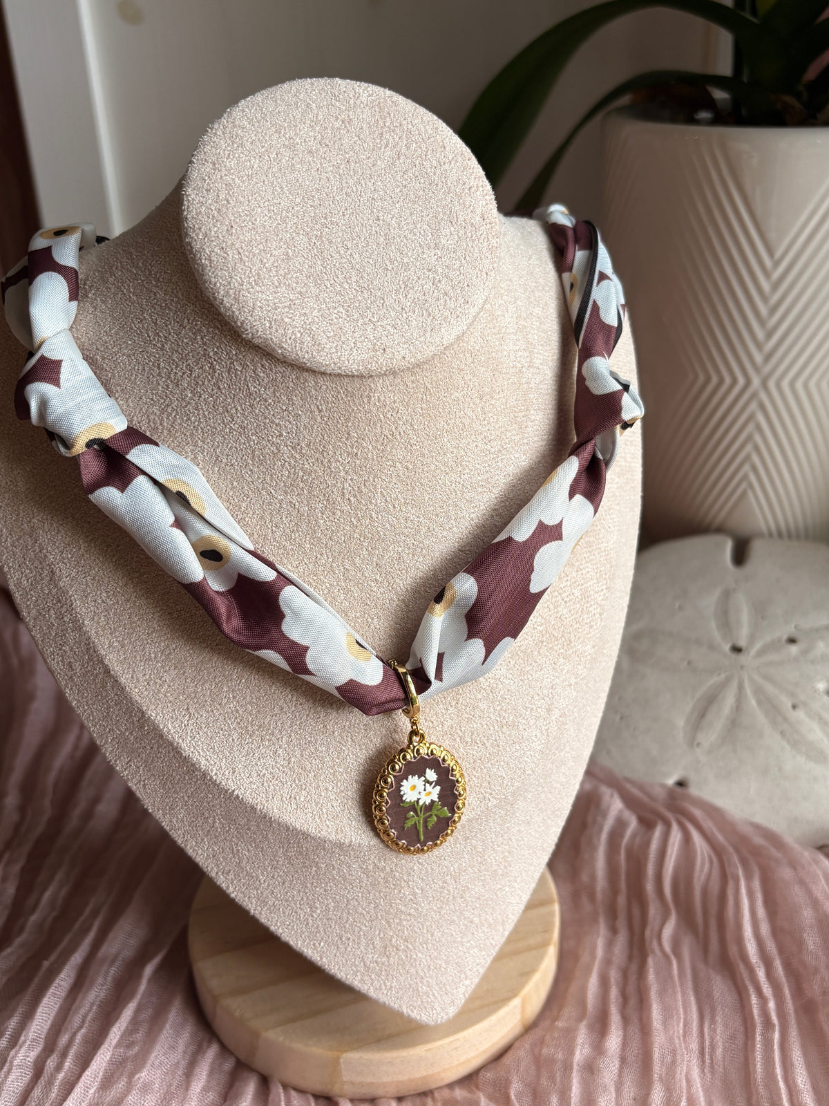 Brown Scarf with Flower Pedant - Sky’s Gem Box