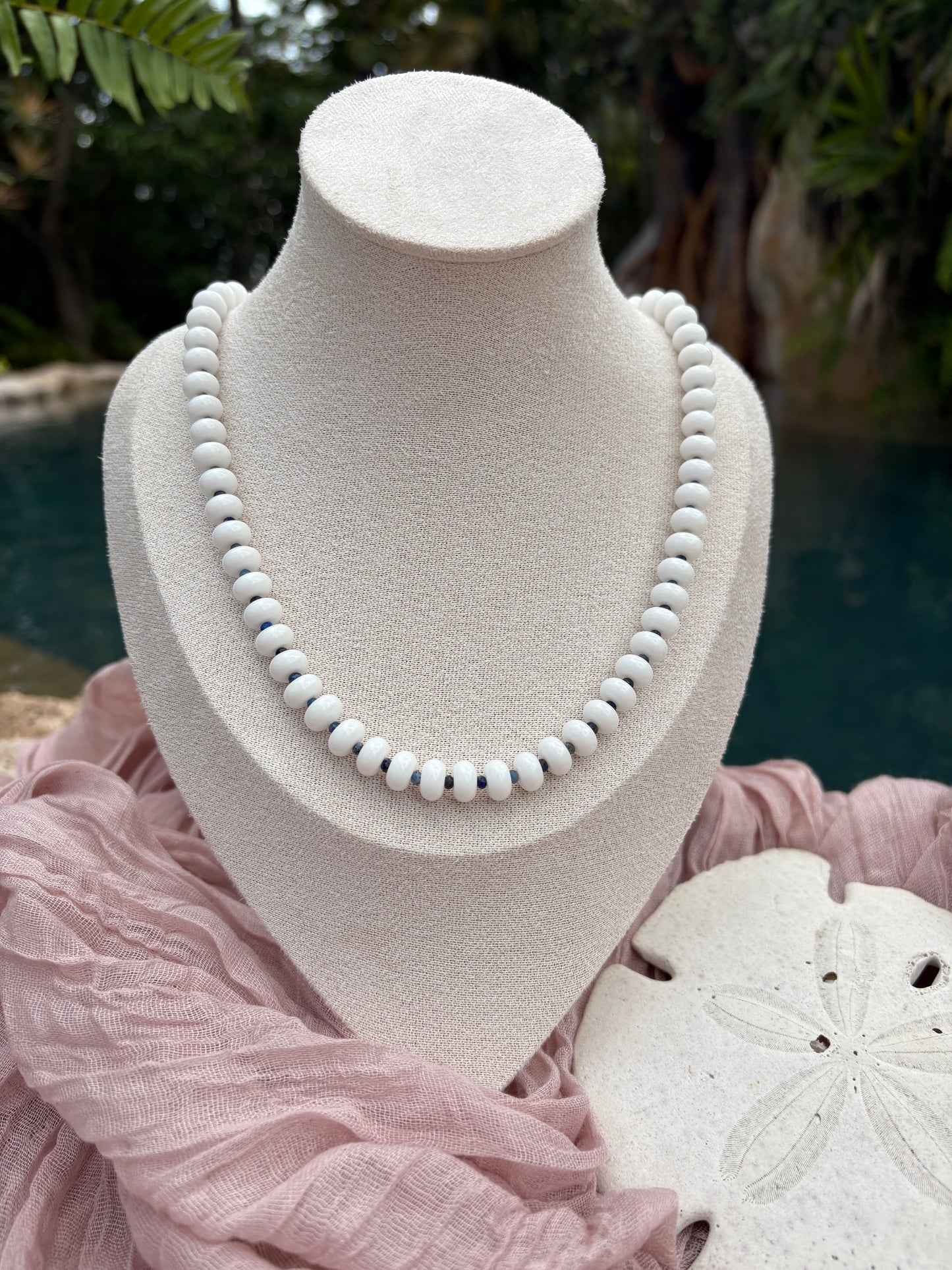 White Agate and Lapis Lazuli Bead Necklace