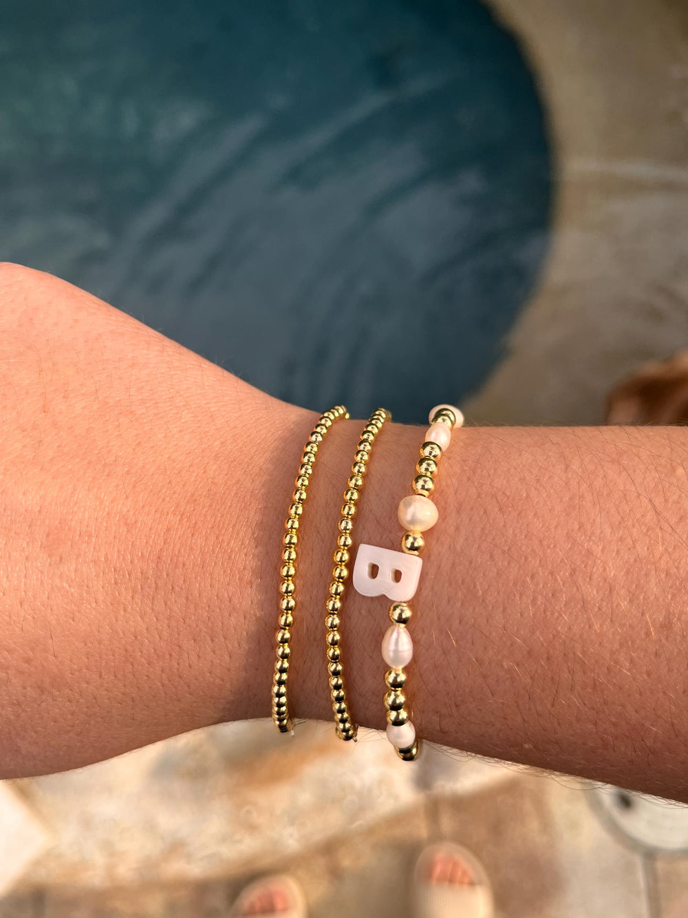 Shell Cut Initial Pearl Bracelet - Sky’s Gem Box