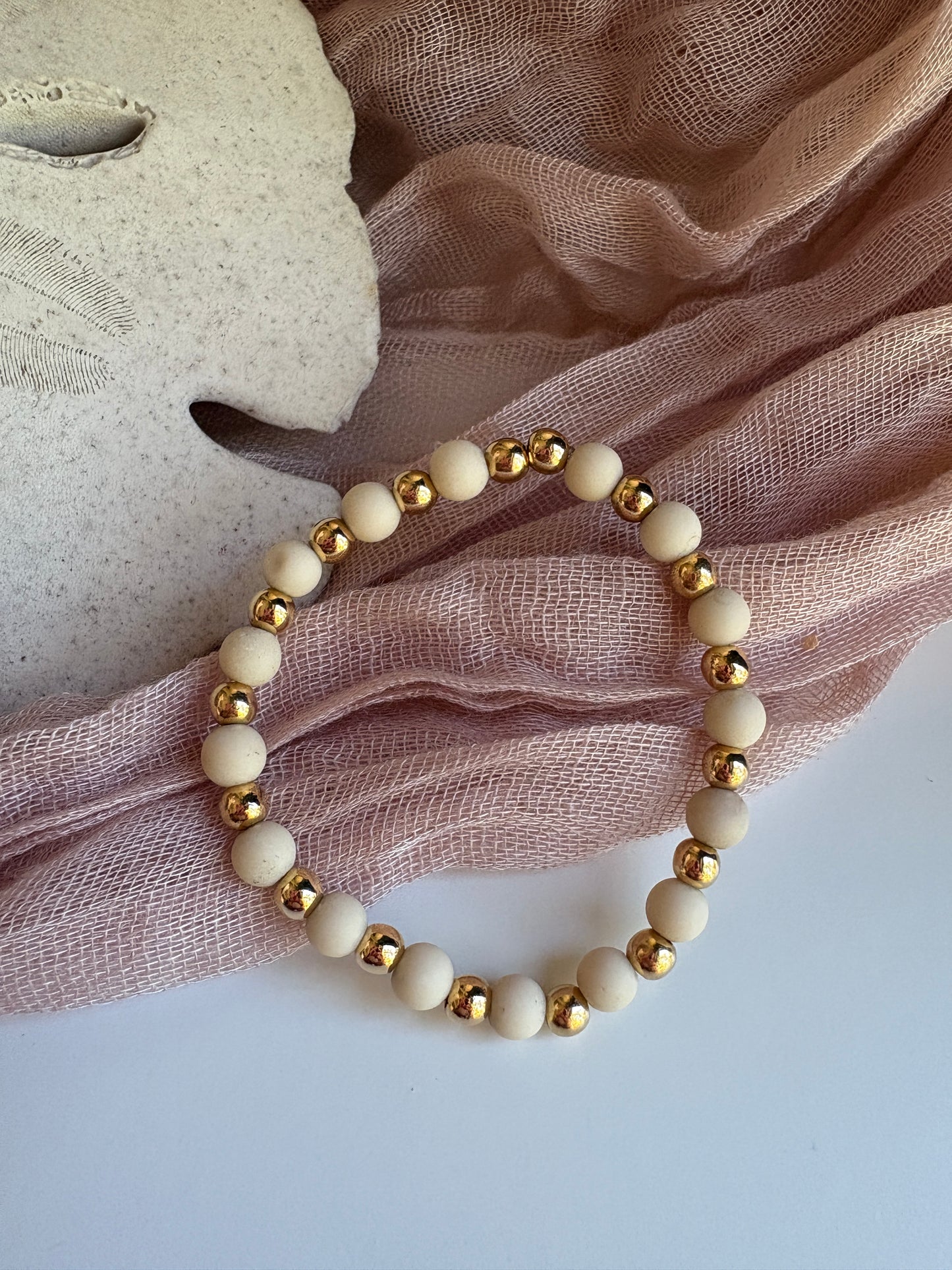 Kids- Crème & Gold Beaded Bracelet