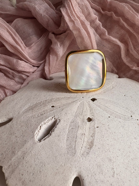 Shell Diamond Shaped Ring
