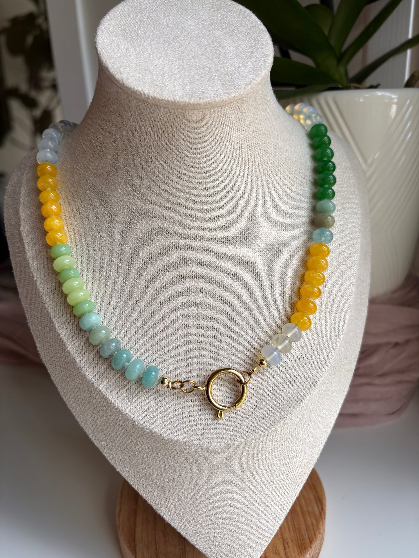 Green Tones Agate Necklace