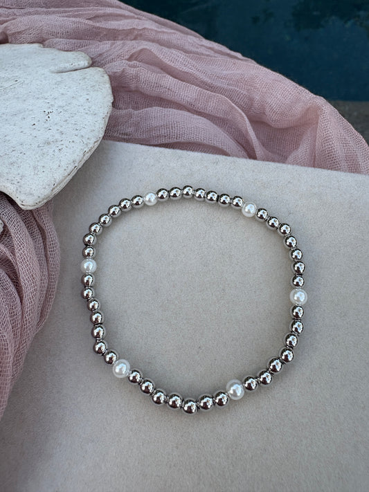 Small Pearl Beaded Bracelet