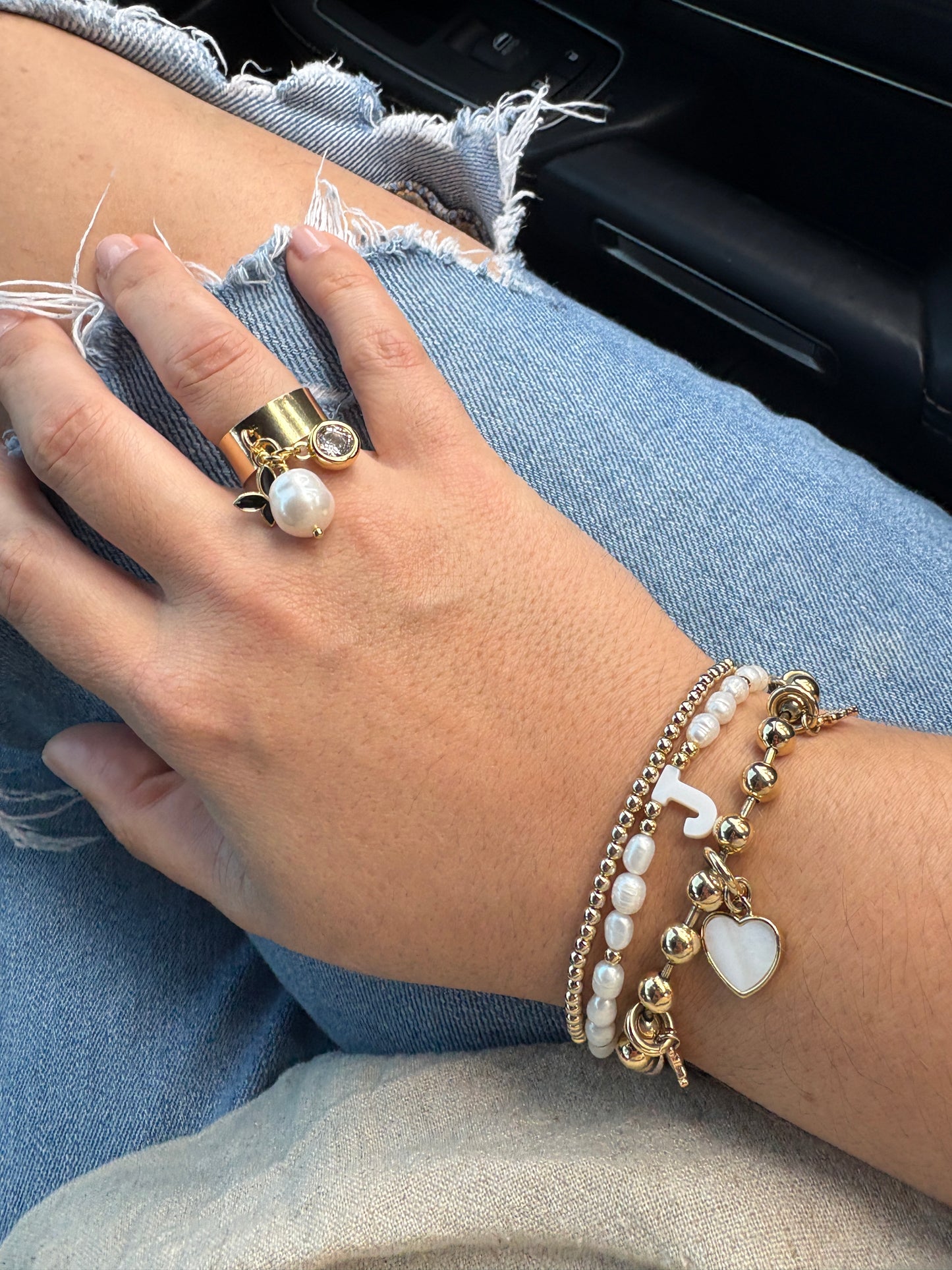 Shell Cut Initial Pearl Bracelet