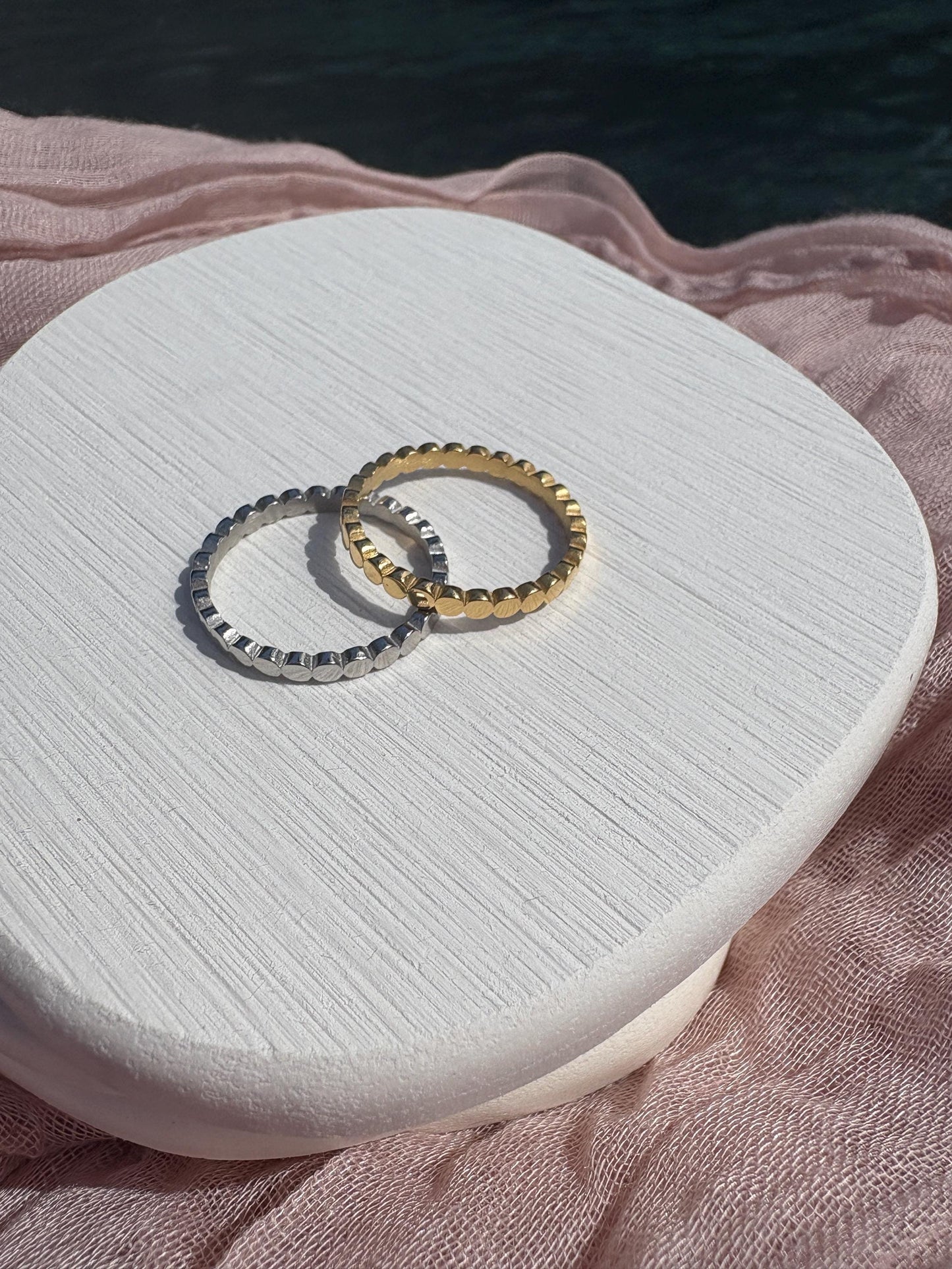 Flat circle stackable rings